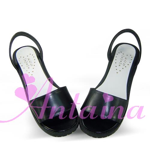 Black low heel shoes