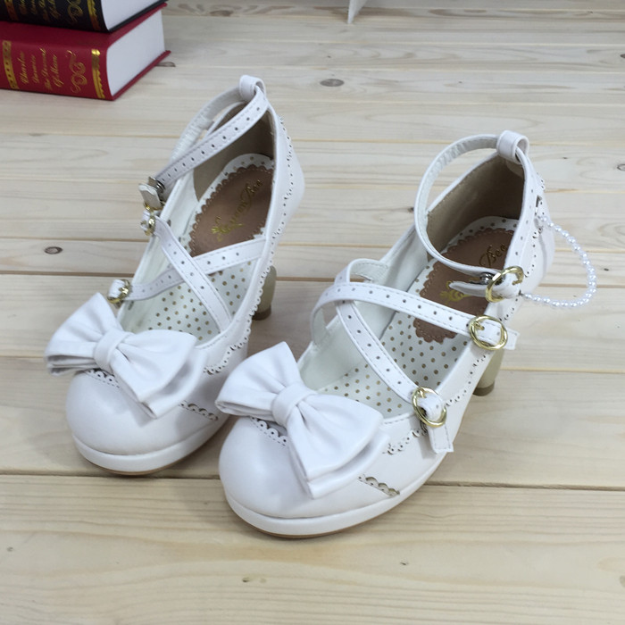 White & 9cm heel