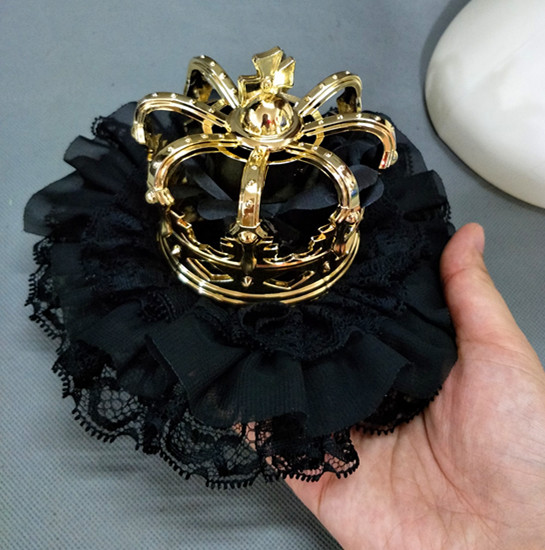 Gold Crown (black rose inside)