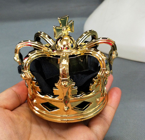 Gold Crown (black rose inside)